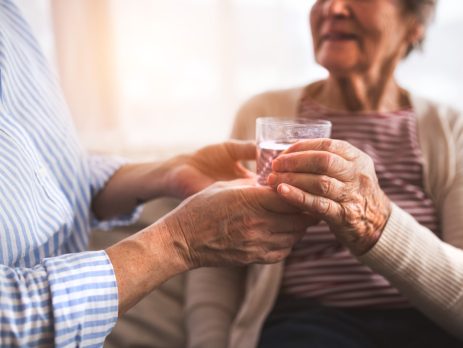 luu-y-khi-bo-sung-nuoc-cho-nguoi-cao-tuoi-1