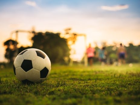 uong-nuoc-trong-qua-trinh-choi-bong-da-1